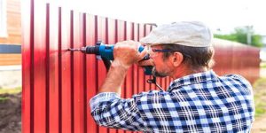 How To Approach Tipping When Hiring A Fence Installer