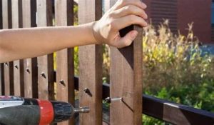 The Dos And Don'ts Of Tipping Fence Installers